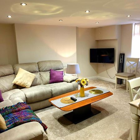 Elegant 2 Bed Apartment In Манчестер Экстерьер фото